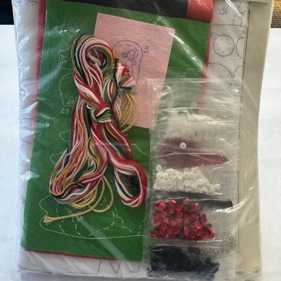 VTG Bucilla Santa At North Pole Needlepoint Christmas Heirloom Stocking Kit 18" - Picture 5 of 7